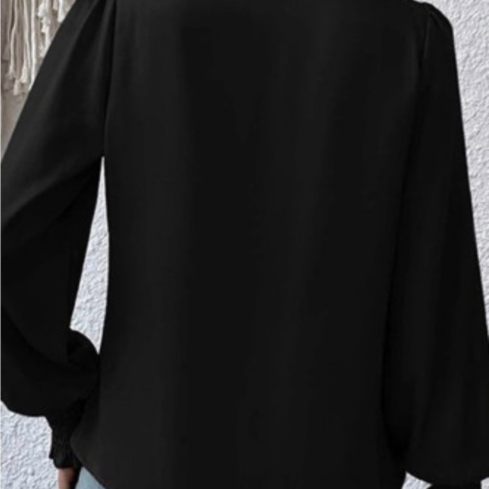 Black Basic Drape V-Neck Blouse for Women - Picture 3 of 3